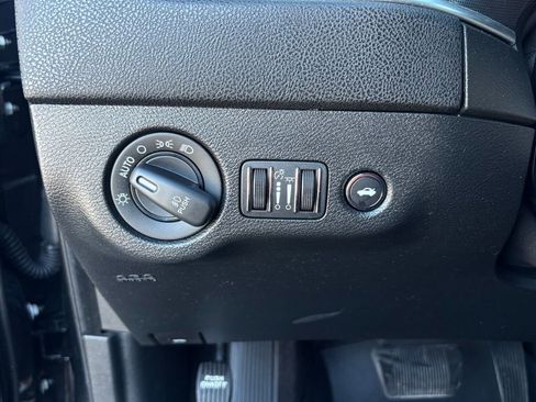 Used 2018 Dodge Charger GT image 27