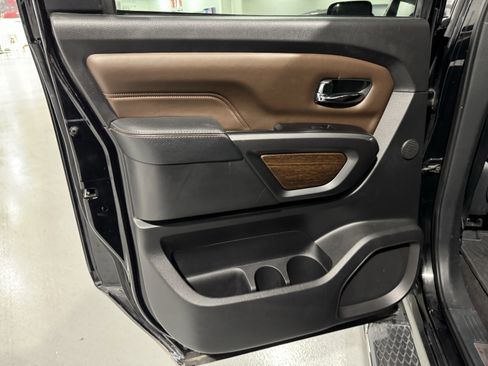 Used 2017 Nissan Titan Platinum Reserve image 32