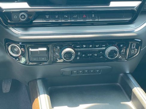 Used 2024 Chevrolet Silverado 2500 High Country AWD/4WD image 21