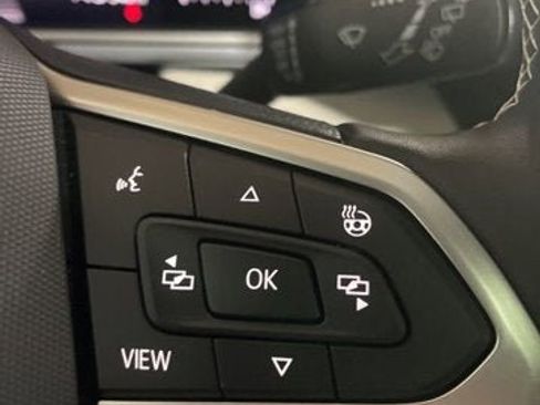 Certified 2025 Volkswagen Taos SE w/ Panoramic Sunroof Package image 18