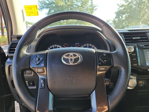 Used 2017 Toyota 4Runner TRD Off-Road AWD/4WD image 16