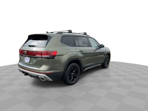 Used 2024 Volkswagen Atlas Peak Edition SEL image 2