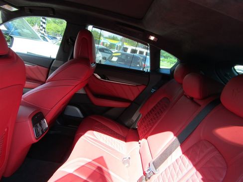 Used 2022 Maserati Levante Trofeo image 8