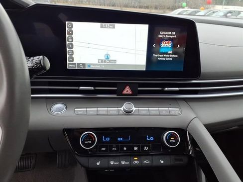 Used 2025 Hyundai Elantra SEL image 16