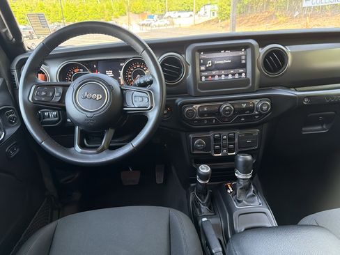 Used 2022 Jeep Wrangler Unlimited Sport image 27