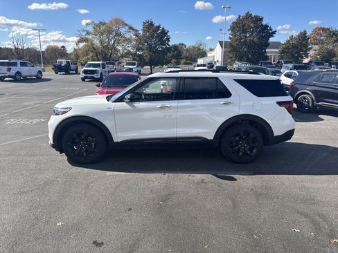 Used 2023 Ford Explorer ST-Line w/ Class IV Trailer Tow Package image 7