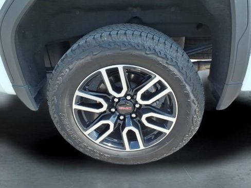 Used 2026 GMC Sierra 1500 AT4 w/ LPO, Black Badging Package AWD/4WD image 13