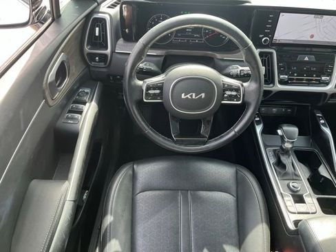 Used 2022 Kia Sorento EX w/ Panoramic Sunroof Package image 10