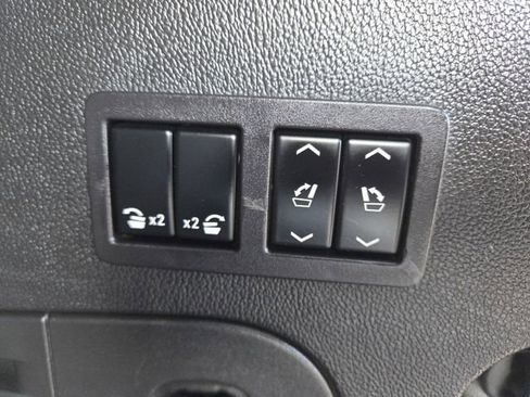 Used 2017 GMC Yukon SLT image 15