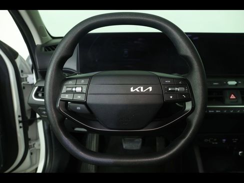 Used 2025 Kia K4 FWD image 12
