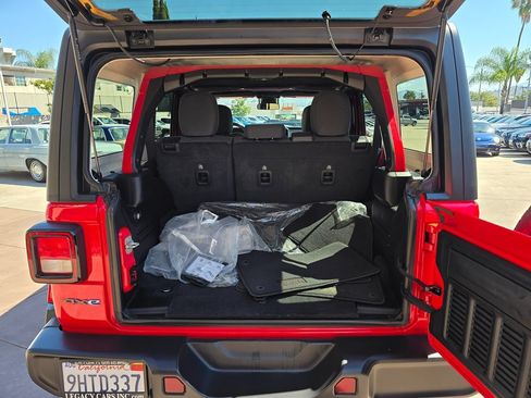 Used 2024 Jeep Wrangler Unlimited AWD/4WD image 18