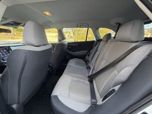 Used 2022 Subaru Outback Premium image 9