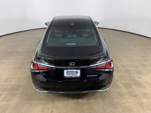 Used 2025 Lexus ES 300h w/ Luxury Package image 11
