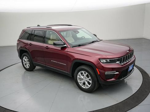 Used 2023 Jeep Grand Cherokee Limited w/ Luxury Tech Group II AWD/4WD image 2