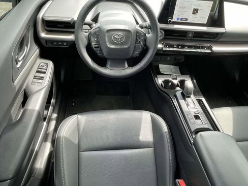 Used 2025 Toyota Prius XLE FWD image 11