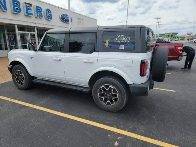 Used 2024 Ford Bronco Outer Banks AWD/4WD image 2