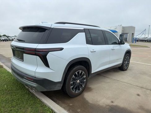 Used 2026 Chevrolet Traverse LT w/ Sun and Wheel Package image 6