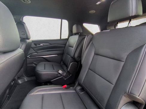 Used 2026 Chevrolet Traverse LT FWD image 18