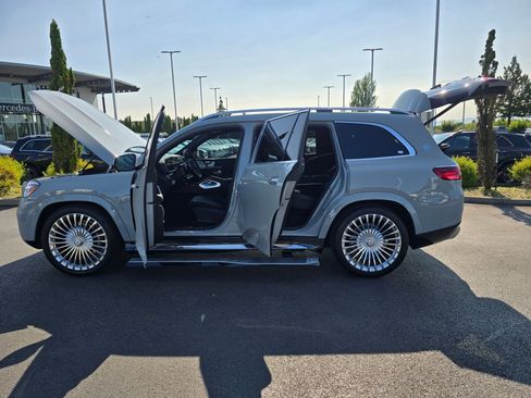 Used 2024 Mercedes-Benz Maybach GLS 600 4MATIC image 12