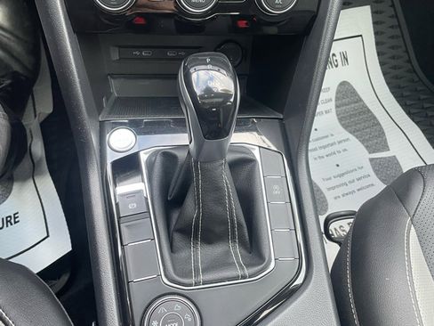 Used 2022 Volkswagen Taos SEL image 12