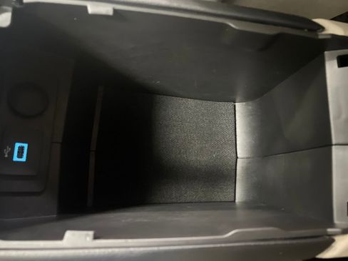 Used 2017 Ford Fusion SE w/ Fusion SE Technology Package image 30