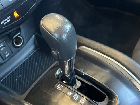 Used 2015 Nissan Rogue SV AWD/4WD image 49