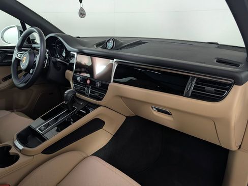 Certified 2025 Porsche Macan S image 19