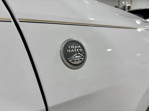 Used 2017 Jeep Grand Cherokee Limited image 13