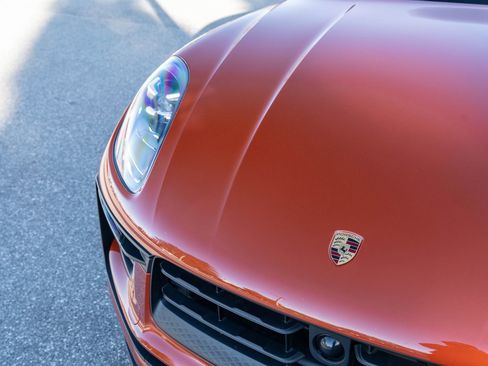 Certified 2022 Porsche Macan image 18