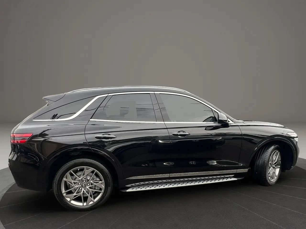 Used 2025 Genesis GV70 2.5T AWD/4WD image 6