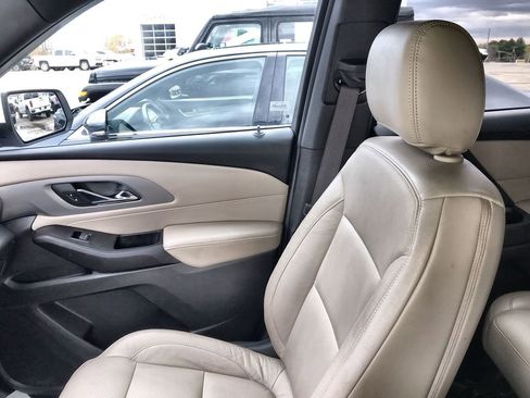 Used 2023 Chevrolet Traverse LT w/ LPO, Floor Liner Package FWD image 22