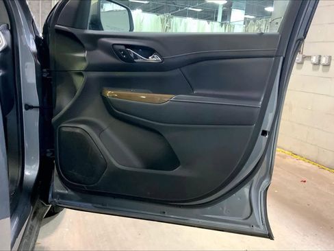 Used 2021 GMC Acadia SLE w/ Driver Convenience Package image 22