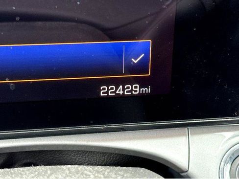 Used 2024 Chevrolet Trax LT w/ Driver Confidence Package FWD image 2