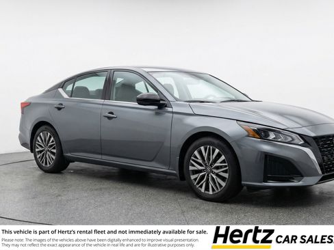 Used 2025 Nissan Altima 2.5 SV FWD image 1