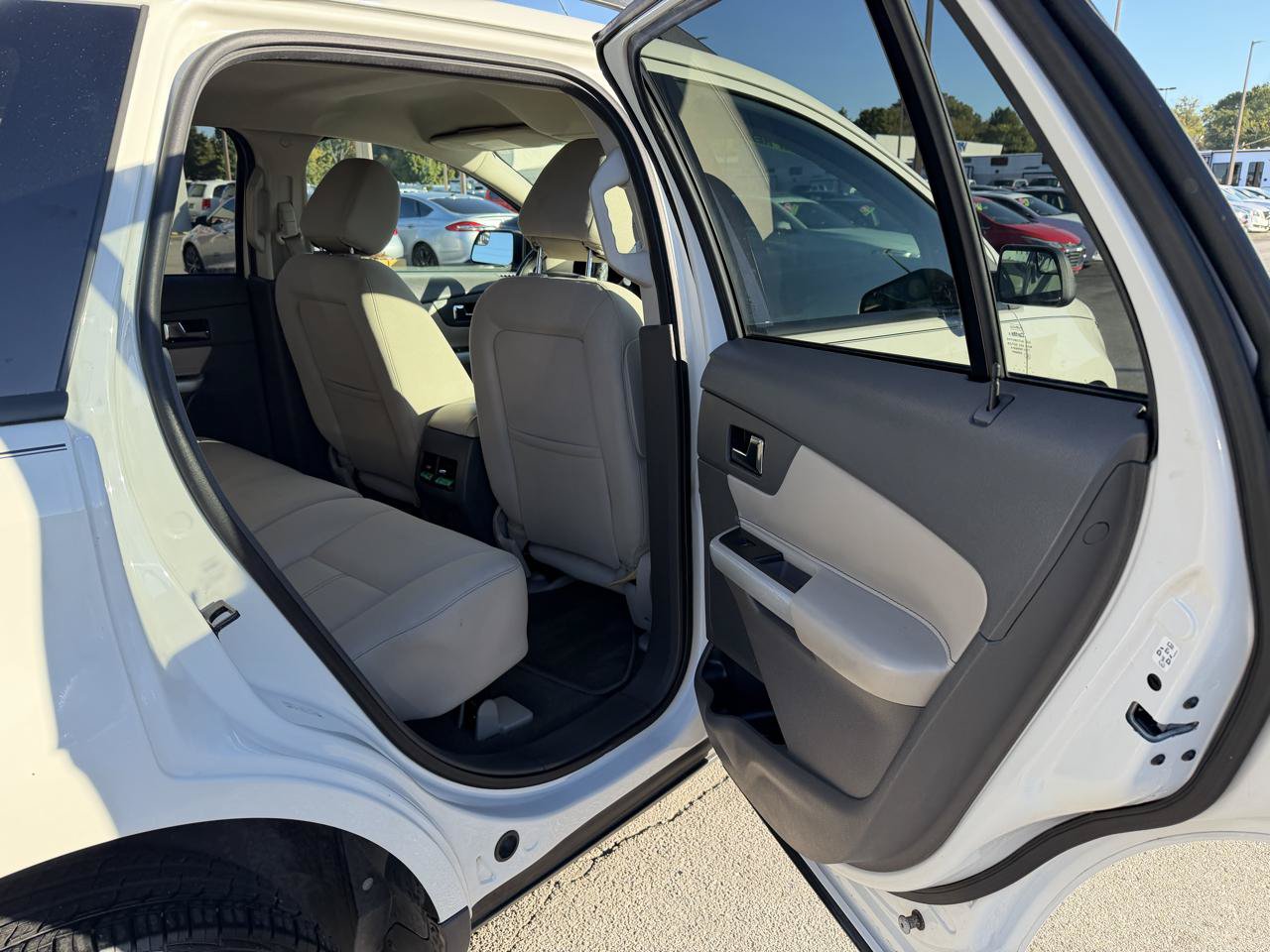 Used 2013 Ford Edge SE FWD image 9