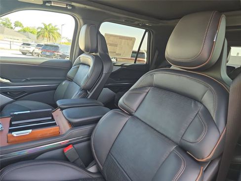 New 2026 Lincoln Navigator Black Label AWD/4WD image 17