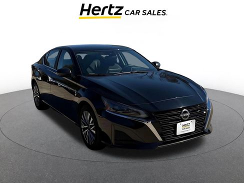 Used 2025 Nissan Altima 2.5 SV image 1