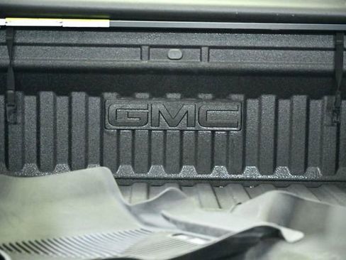 Used 2022 GMC Sierra 2500 SLT w/ SLT Convenience Package image 21