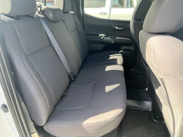 Used 2017 Toyota Tacoma TRD Sport AWD/4WD image 18