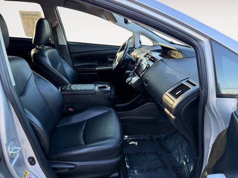 Used 2016 Toyota Prius V Five image 19