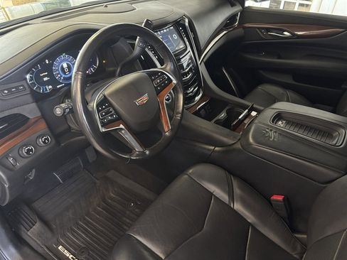 Used 2018 Cadillac Escalade ESV Premium Luxury image 9