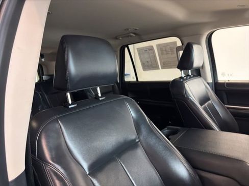 Used 2022 Ford Expedition Max XLT image 41