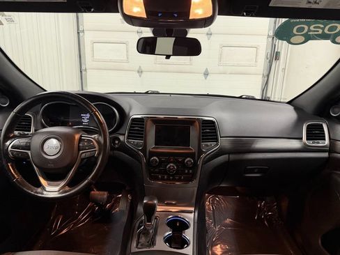 Used 2020 Jeep Grand Cherokee Laredo AWD/4WD image 18