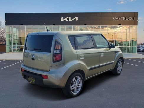 Used 2010 Kia Soul + w/ Audio Pkg FWD image 4