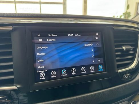 Used 2018 Chrysler Pacifica Touring-L FWD image 29