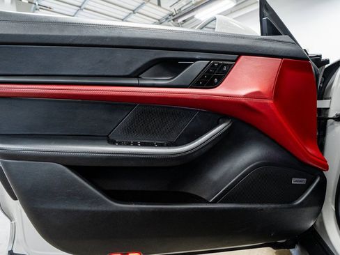 Used 2021 Porsche Taycan 4S image 27