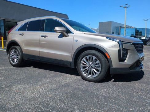 Used 2024 Cadillac XT4 Premium Luxury FWD image 2