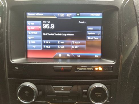 Used 2016 Ford Explorer XLT w/ Equipment Group 202A AWD/4WD image 25