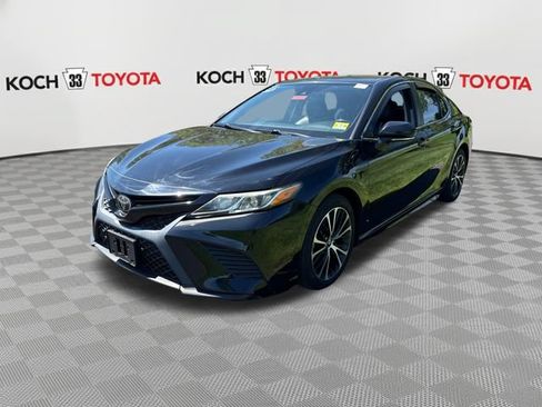Used 2019 Toyota Camry SE w/ Convenience Package FWD image 3