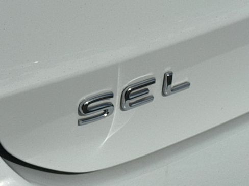 Used 2023 Volkswagen Taos SEL image 13